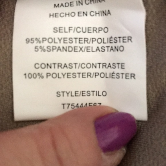 NWT A.U.W Tan blouse shirt with white collar and sleeves size Medium - Picture 9 of 13